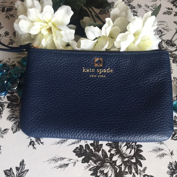 kate spade Handbags - 💙 Gorgeous Navy Blue Kate Spade Wristlet 💙